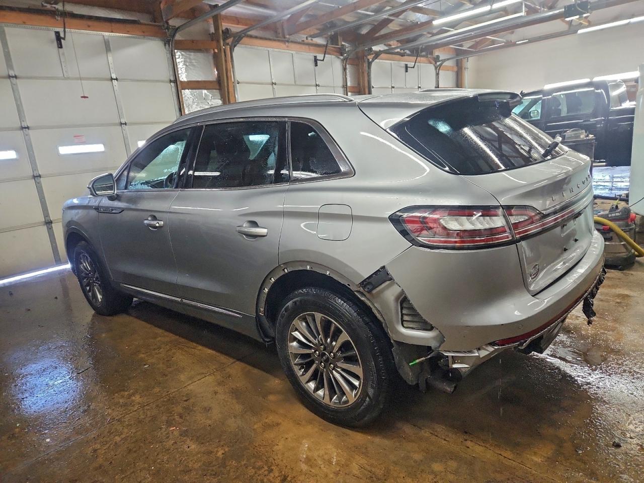 Lincoln Nautilus Image 2