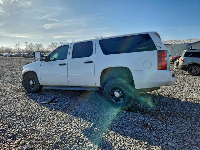 Chevrolet Suburban K2500 Image 2