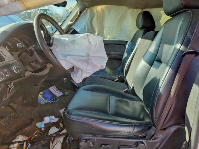 Chevrolet Suburban K2500 Image 10