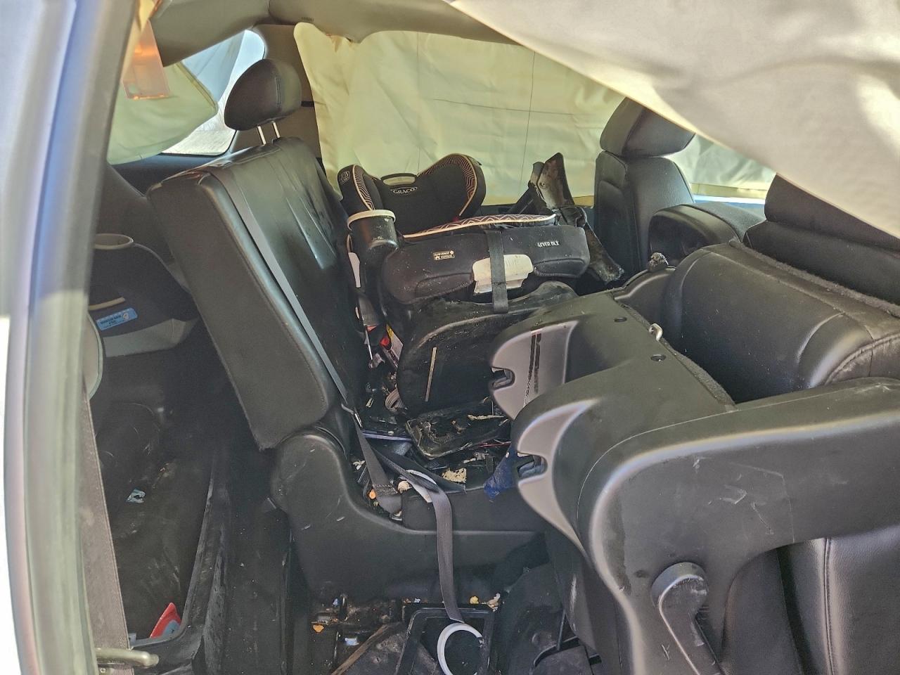 Chevrolet Suburban K2500 Image 11