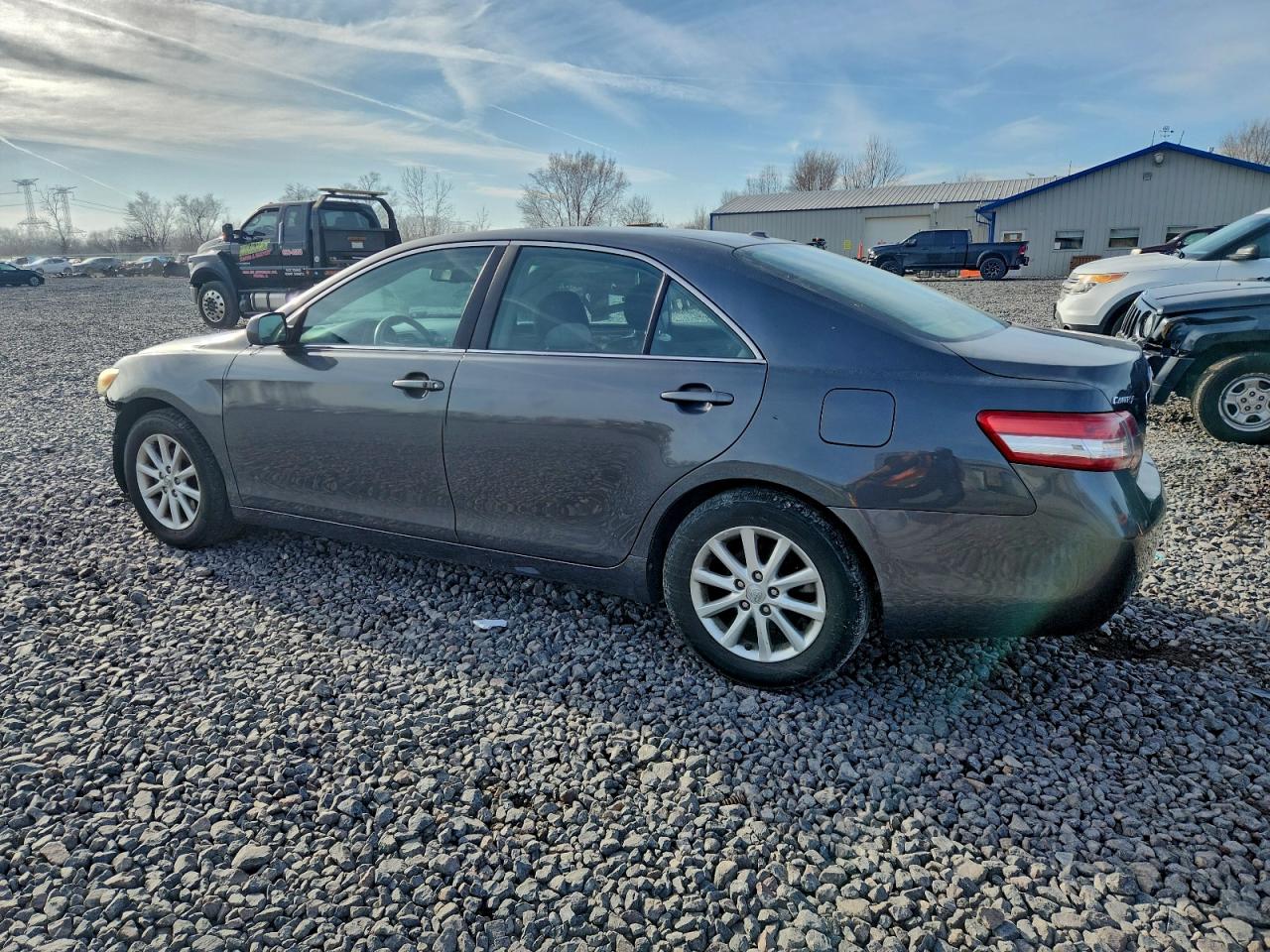 Toyota Camry Base Image 9