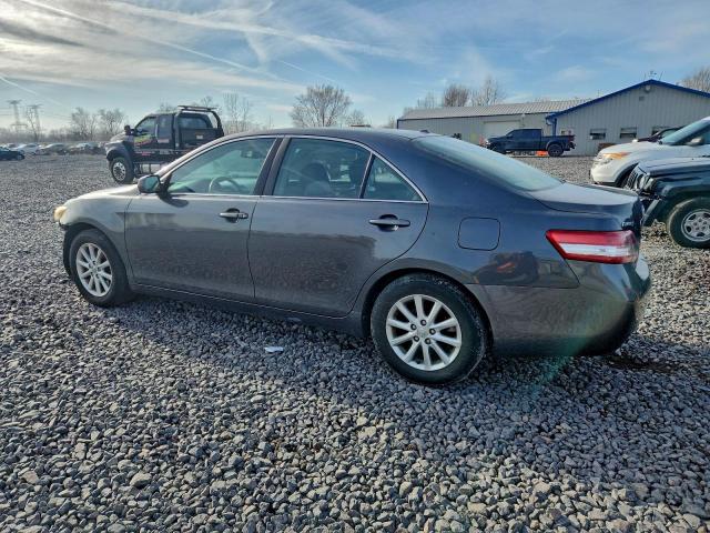 Toyota Camry Base Image 9