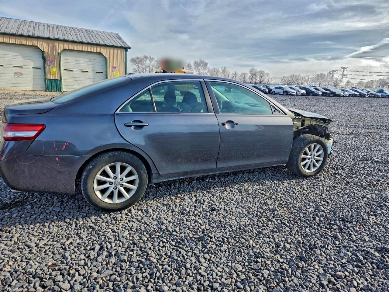 Toyota Camry Base Image 2