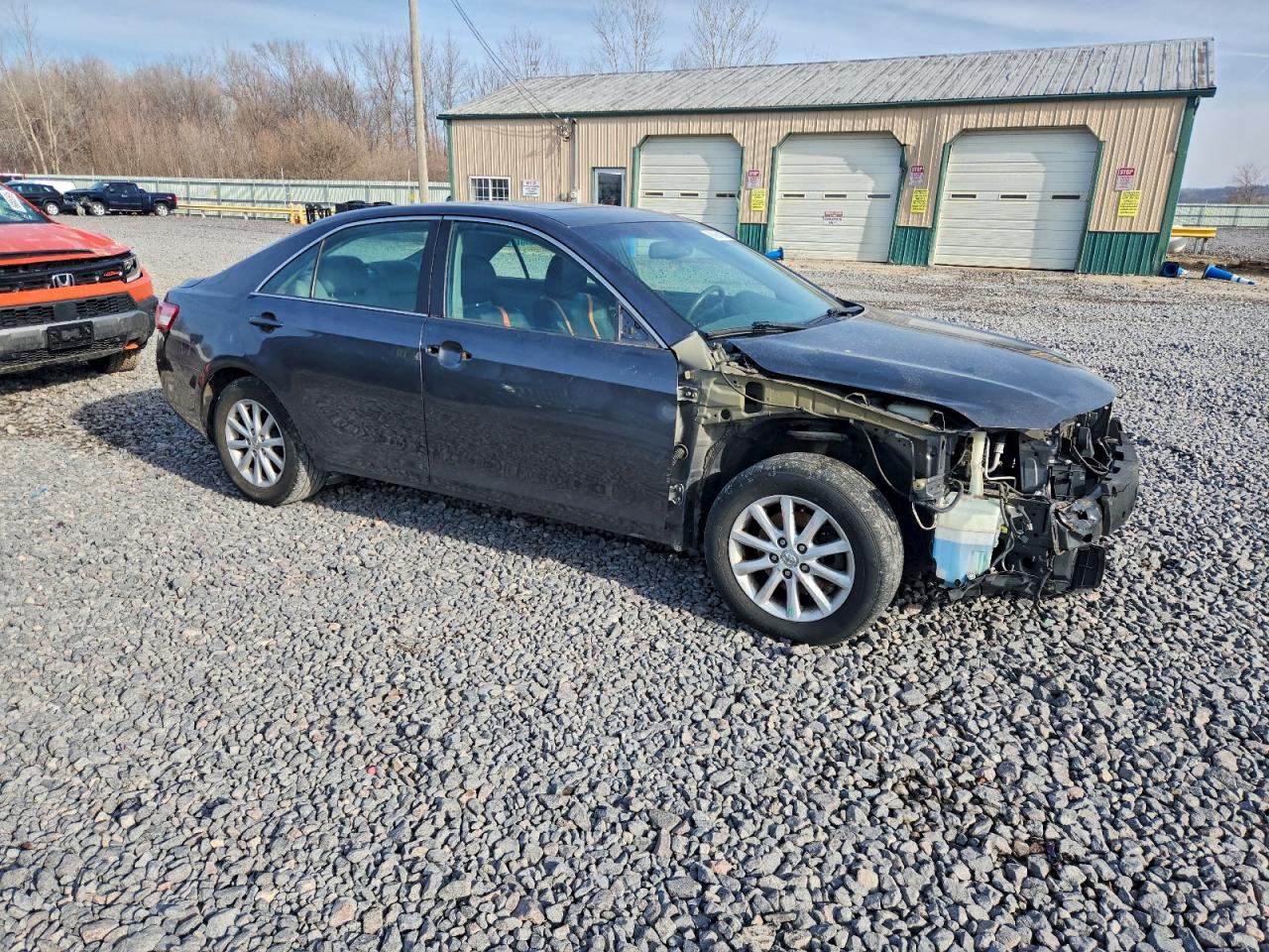 Toyota Camry Base Image 4