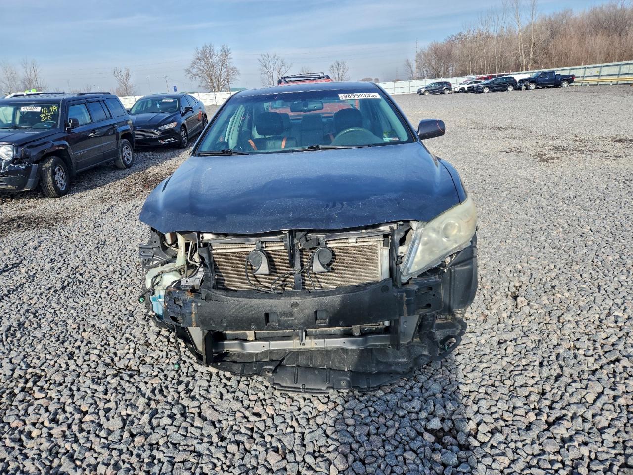 Toyota Camry Base Image 7