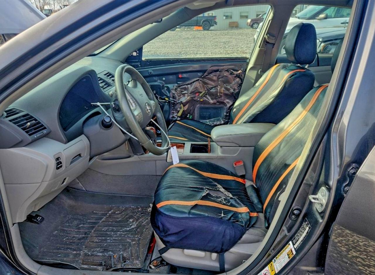 Toyota Camry Base Image 6