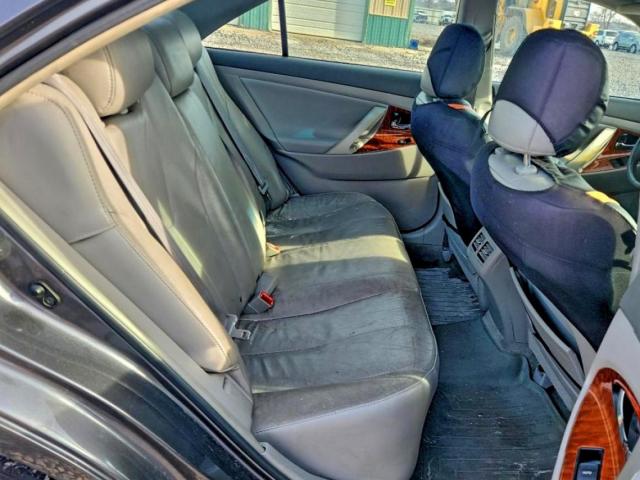 Toyota Camry Base Image 12