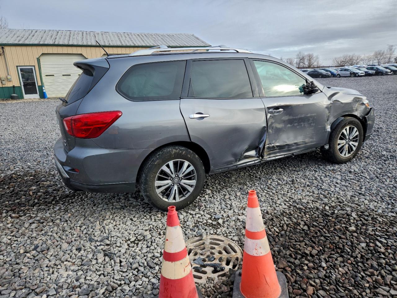 Nissan Pathfinder S Image 6