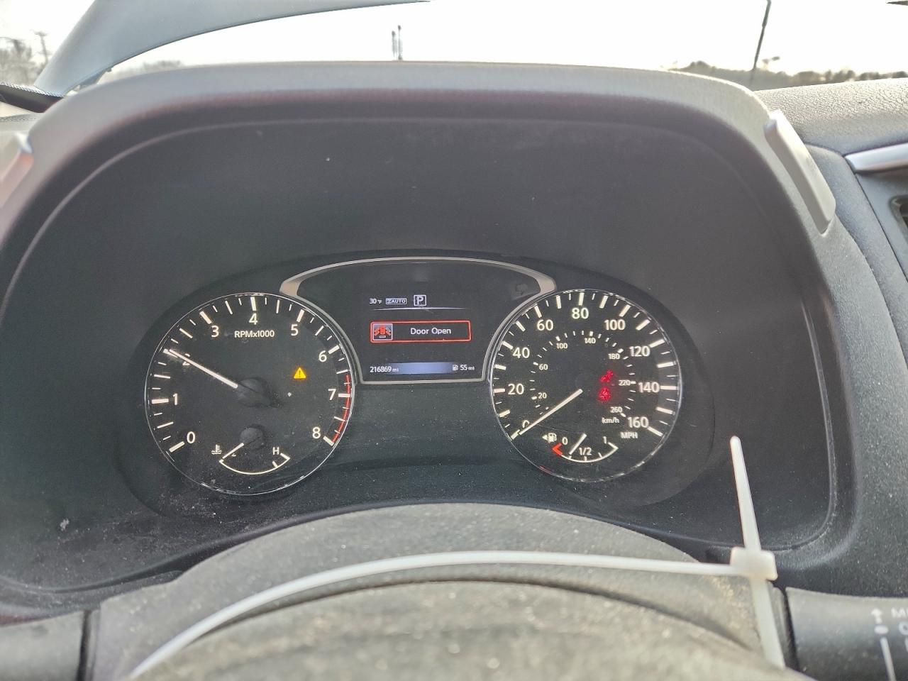 Nissan Pathfinder S Image 9